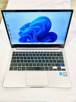 Samsung Notebook 7 13-inch (i7-8650U, 1.80GHz, 16GB, 512GB SSD)