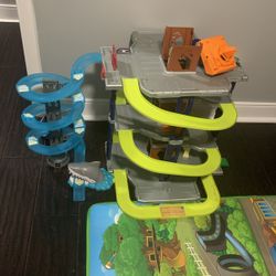 Toy Race Track