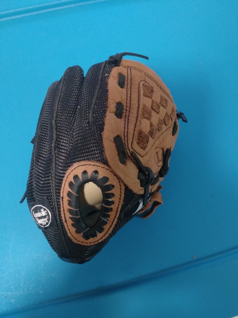 LOUISVILLE SLUGGER KIDS BASEBALL GLOVE