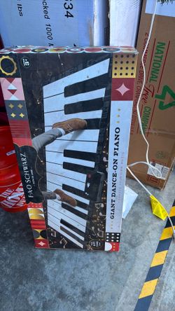Giant Dance-on Piano