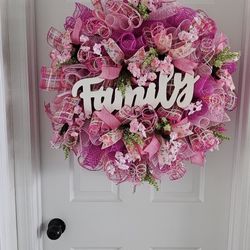 Family Wteath In Pink