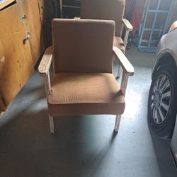 2 Sitting Chairs