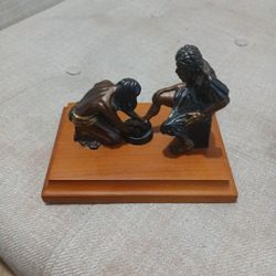 Jesus Washing the Disciples’ Feet – Religious Bronze-Style Statue on Wood Base
