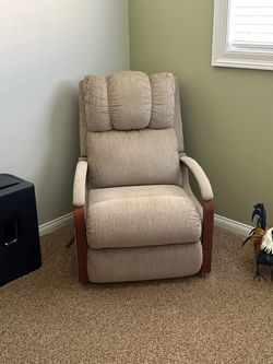 La-Z-Boy wall hugger chair recliner cloth material 250