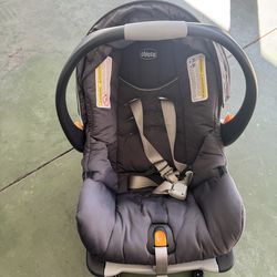 Car seat base (chicco)