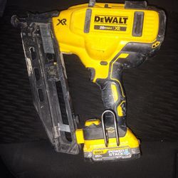 DeWalt Finish 16g Nail Gun With Battery No Charger Good Condition 