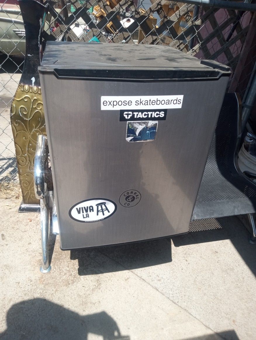 Mini Fridge $22
