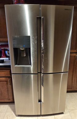 Samsung 4-Door Flex with Food Showcase 27.8-cu ft 4-Door French Door Refrigerator