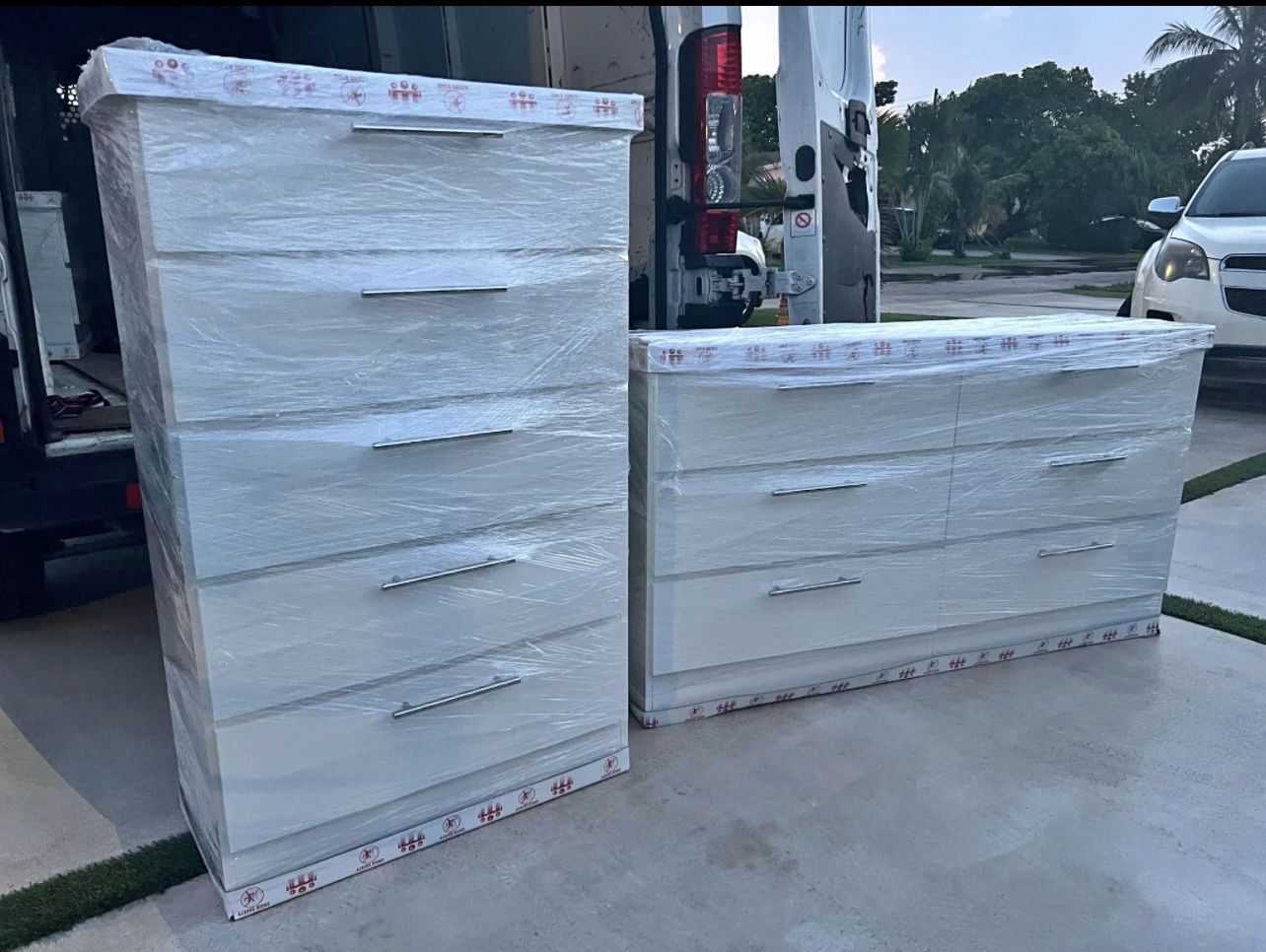 Dresser And Chest - Cómoda Y Gavetero