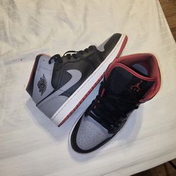 Jordan 1 Mids
