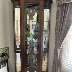 Curved Wooden Curio Cabinet With Light made By Pulaski Furniture 