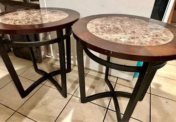 End tables set of two