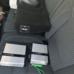 2 Amps, One Jx 400/4D And One Jx 500/1D (one For Voices, One For Bass)