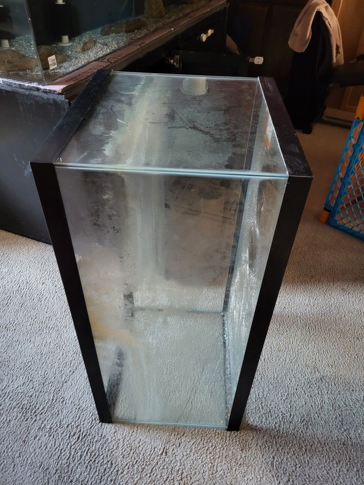 40 Gallon Breeder Fish Tank Aquarium 