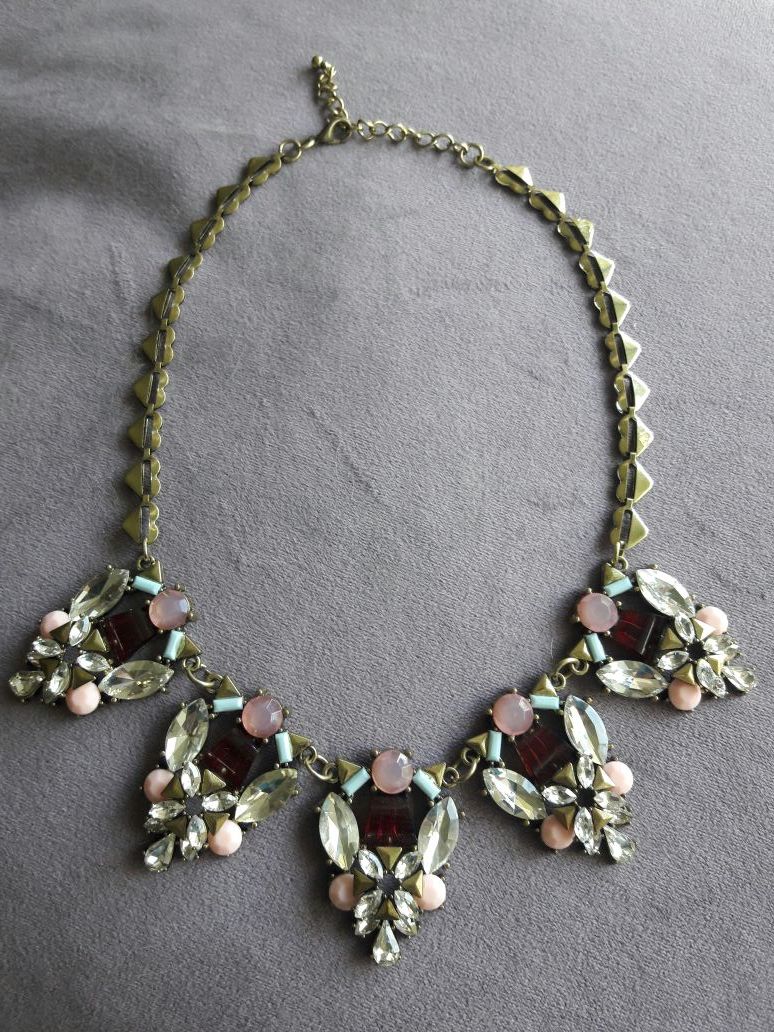 Simulated & Shiny Gemstone Necklace~