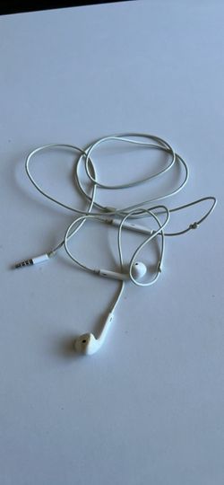 Apple EarPods with 3.5mm Headphone Plug
