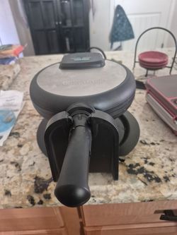 Belgian waffle maker