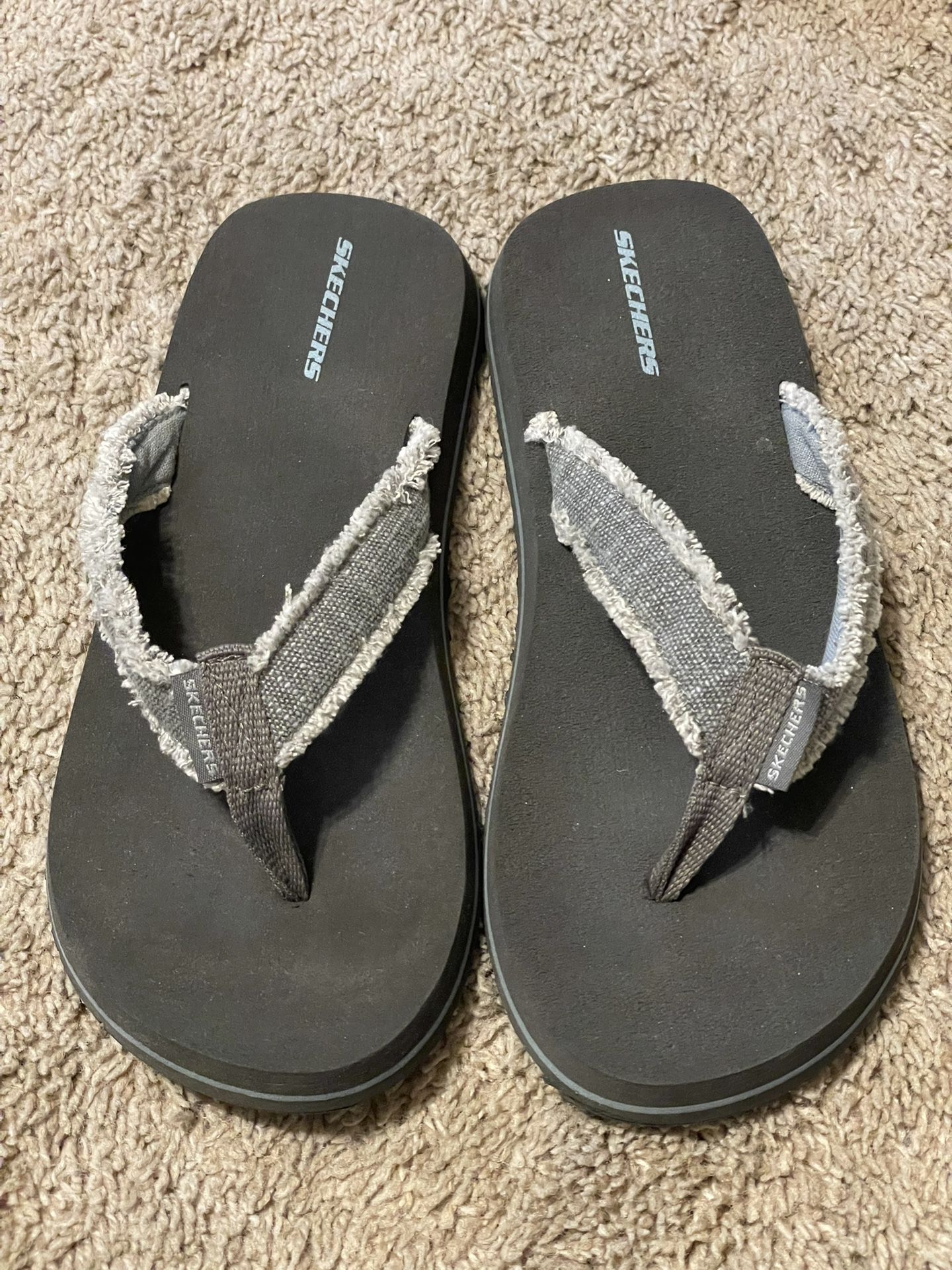 Skechers sandals/flip flops Big kid size 4
