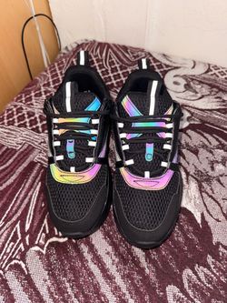 Black B22 size 4 in kids with it’s box