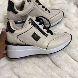 DKNY Sneakers