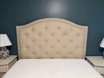 Headboard w/ queen size frame