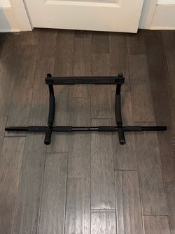 Doorframe Pull-Up Bar