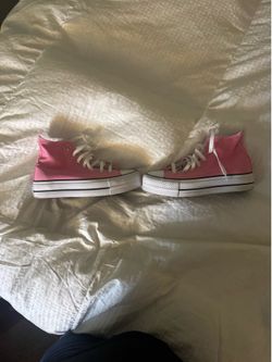 Pink Hightop Converse women’s 6.5
