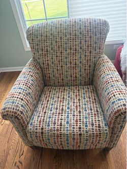 Arm chair - like new condition!