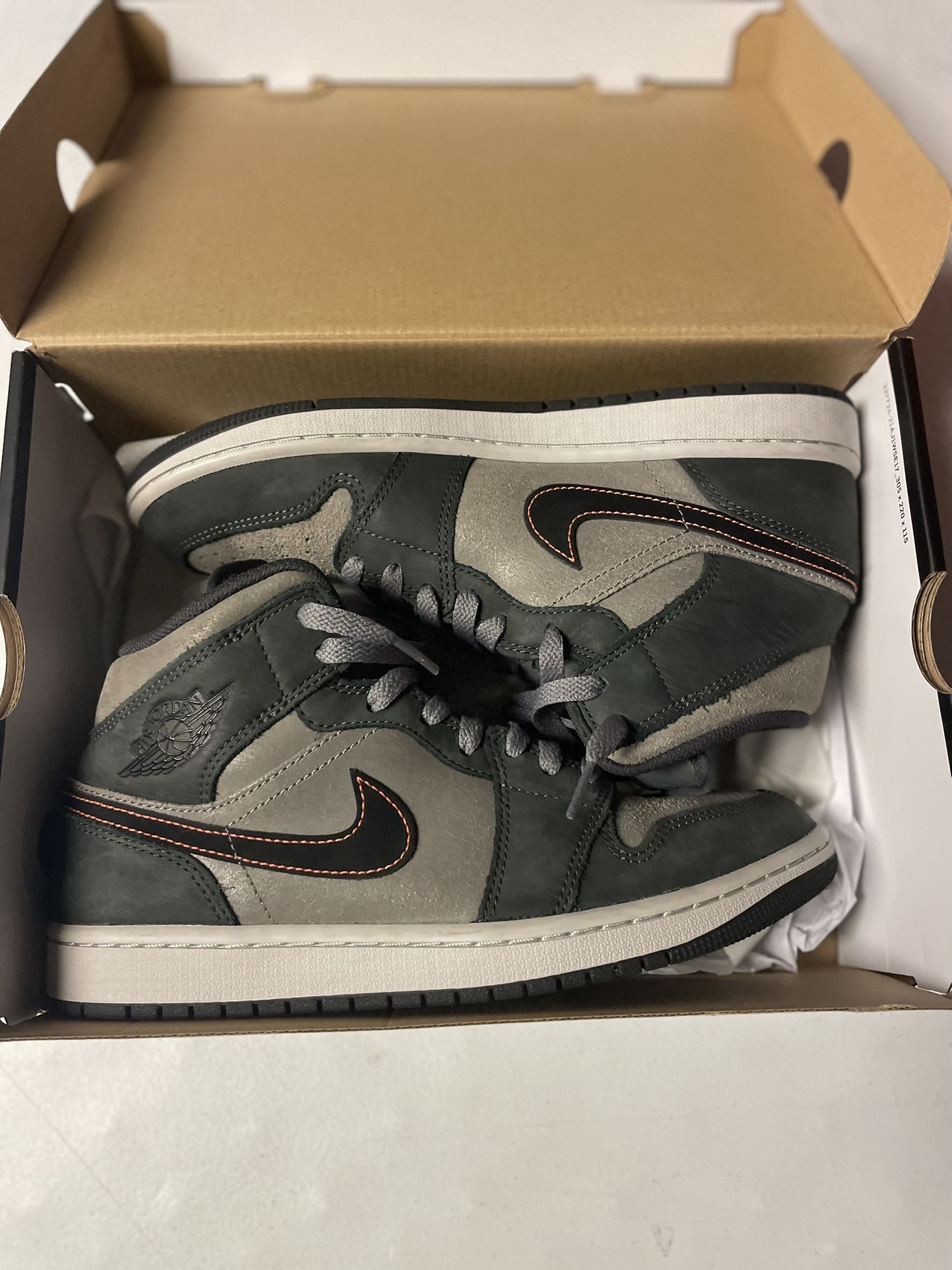 Air Jordan’s Size 8.5 Men’s