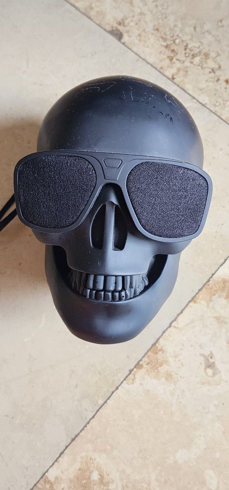 Black ⚫️ Skull 💀 Bluetooth  Speaker 🔊 