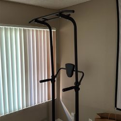 Pull Up Bar Station