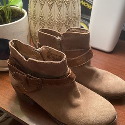 White Mountain Suede Ankle Boots 2” Heals 