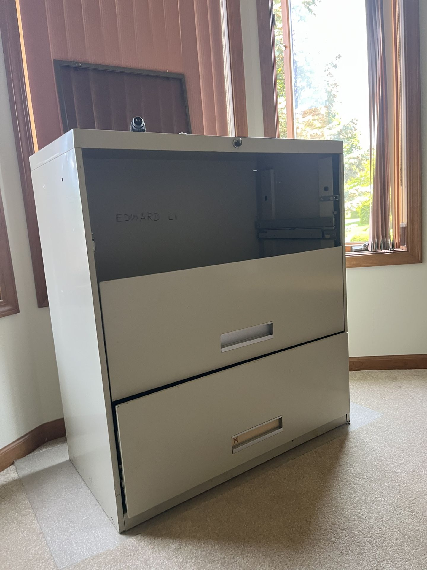 3-drawer lateral metal file cabinet. Great Condition!