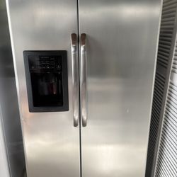 Ge refrigerator working fine 