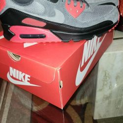 New Nike Airmax 90s - Black smoke grey / Iron Grey / Fire Red  . Size 9.5 