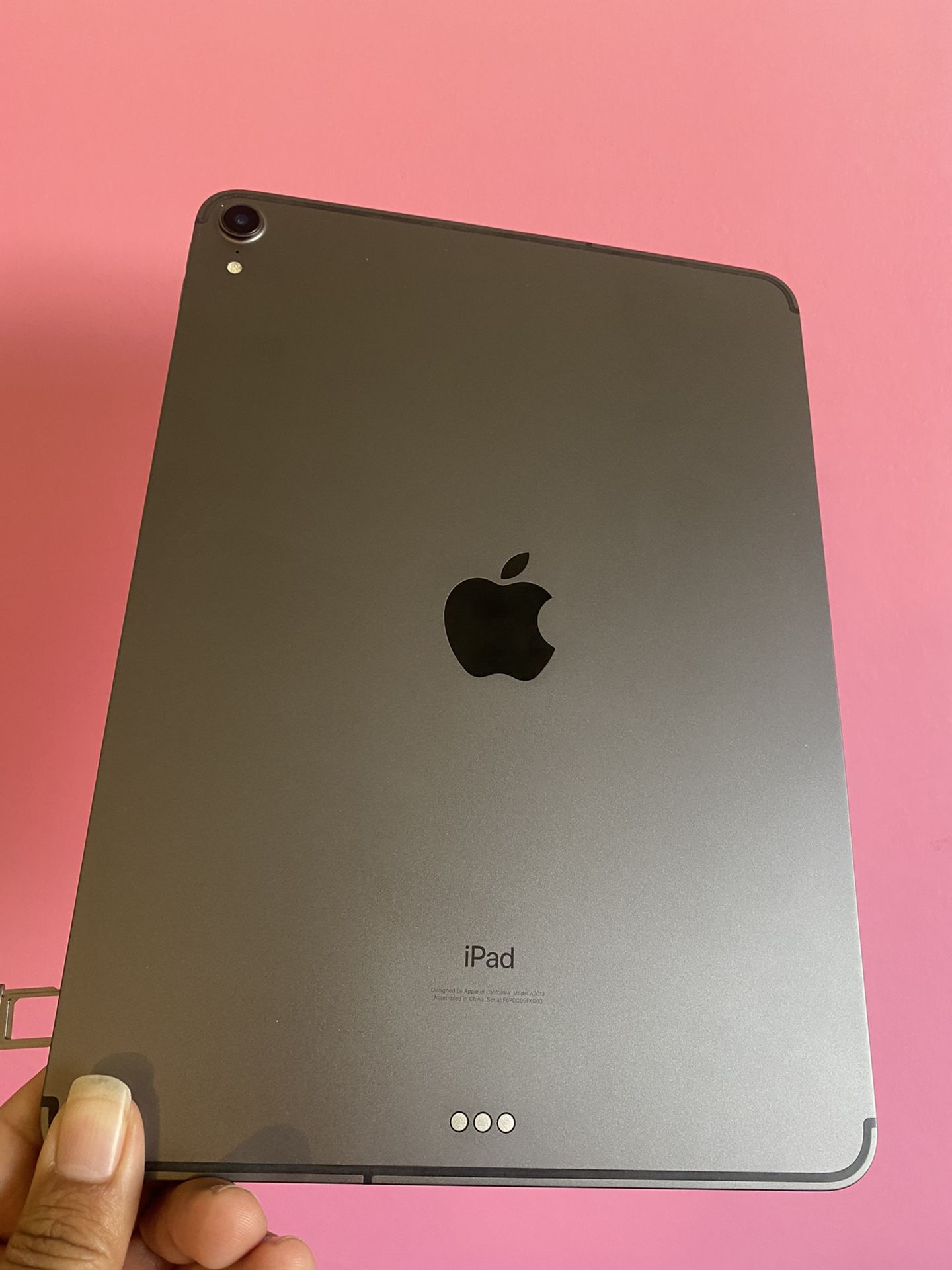 Apple IPad Pro 11” (Face ID/LiquidRetina /2018 model) 64GB WiFi + 