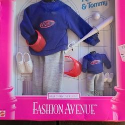 A929 Ken & Tommy Fashion Avenue Matching Styles Baseball 1997 Mattel Barbie