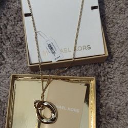 Michael Kors Charm & Necklace 