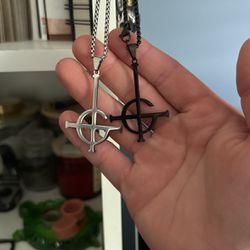 Ghost Grucifix Necklace Set