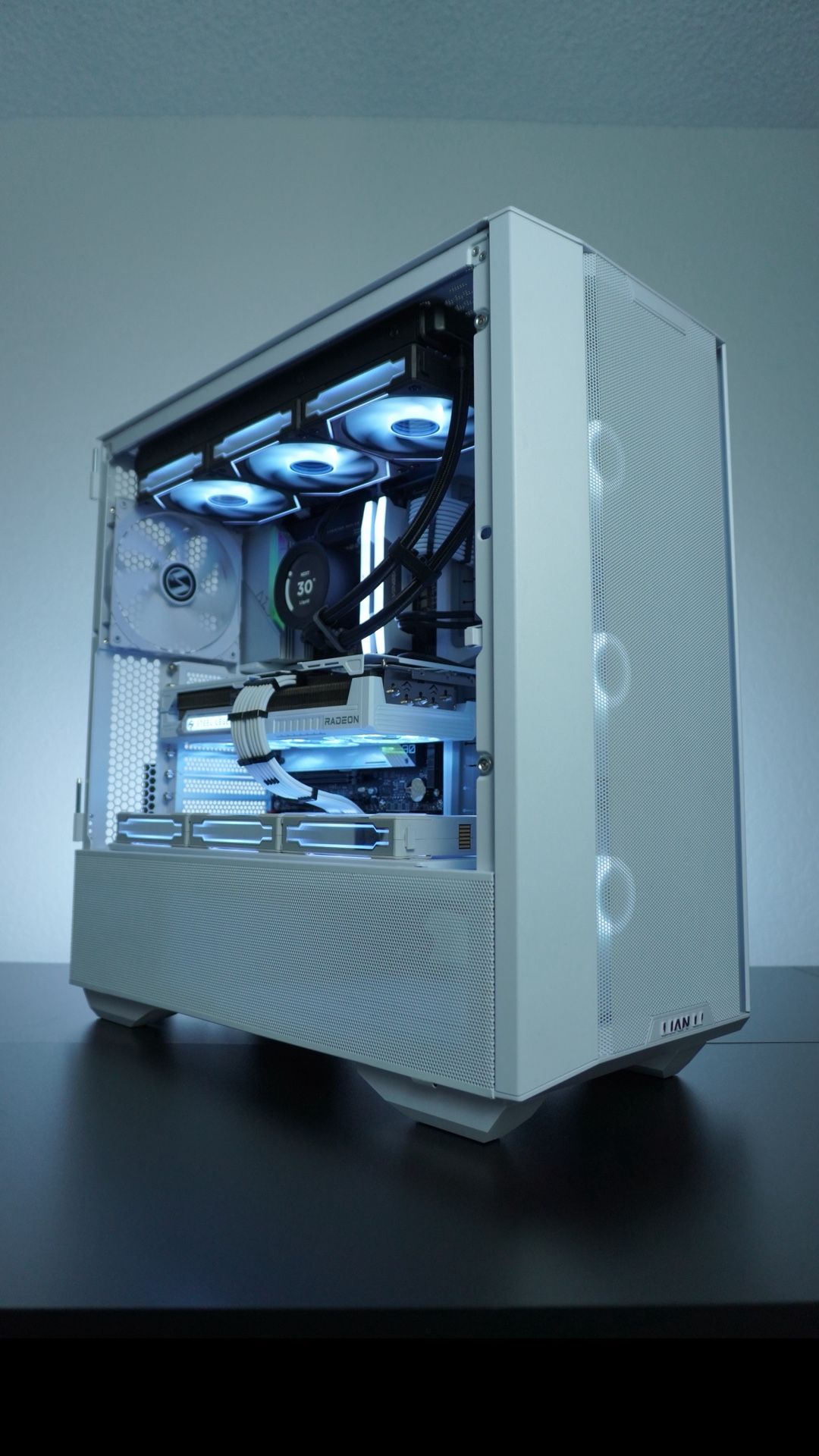 Arctic Nova 🏔️ I 4K Gaming PC I i7 14700KF, RX 9070 XT, 32GB DDR5, 2TB SSD, WiFi+Bluetooth