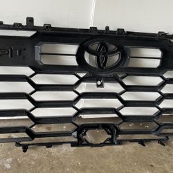 Toyota Tundra 2022 Limited Grille (original) Black
