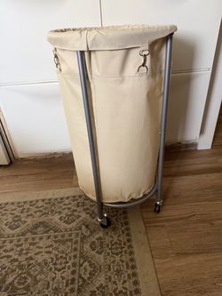 Laundry hamper