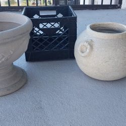 2 Planter Pots