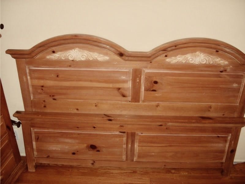King Bed - Fontana Knotty Pine by Broyhill