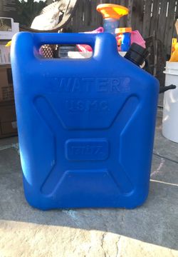 Blitz 6 gallon water containers