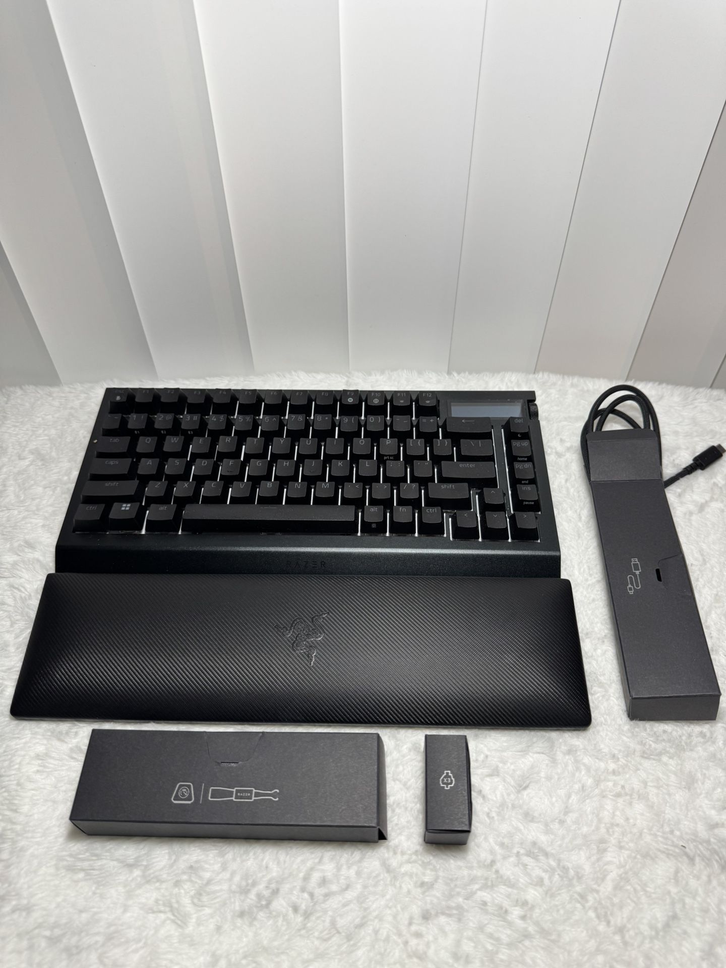 Razer BlackWidow V4 75% Mechanical Keyboard – Excellent Condition