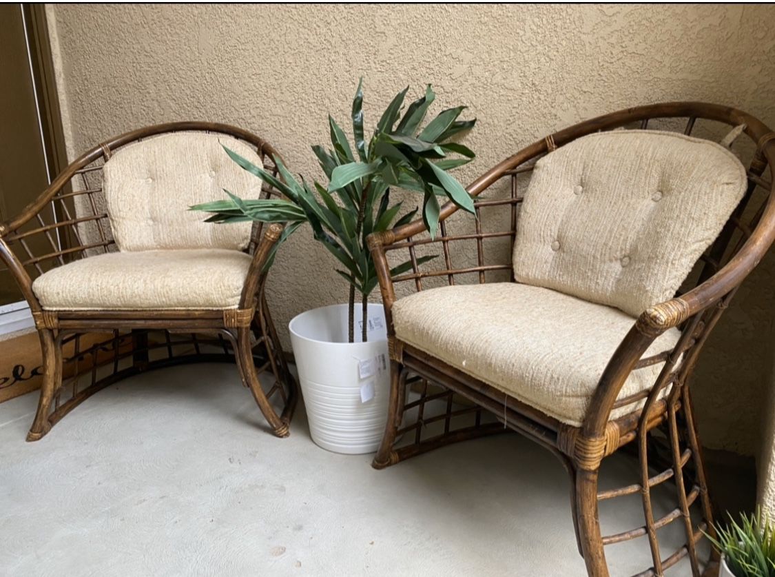 VINTAGE Wicker Porch Chairs