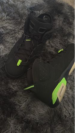 Slightly used Jordan’s size 10.5 WITH BOX