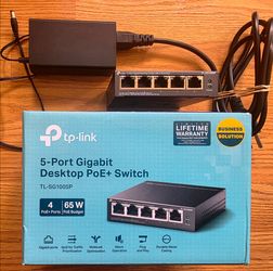 ​TP-Link 5-Port Gigabit Desktop Switch with 4-Port PoE+ (TL-SG1005P) - Complete in Box