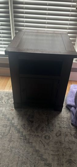 End/ Side Table